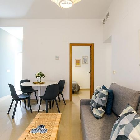 Apartamentos Diaber San Leandro Sevilla Bagian luar foto