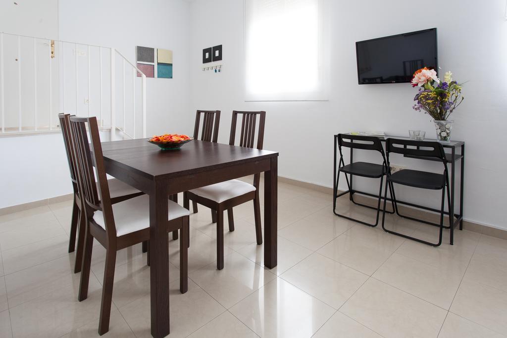 Apartamentos Diaber San Leandro Sevilla Ruang foto