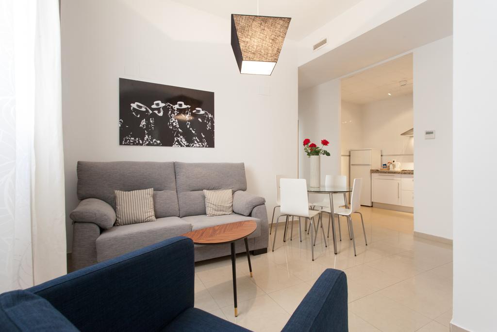 Apartamentos Diaber San Leandro Sevilla Ruang foto