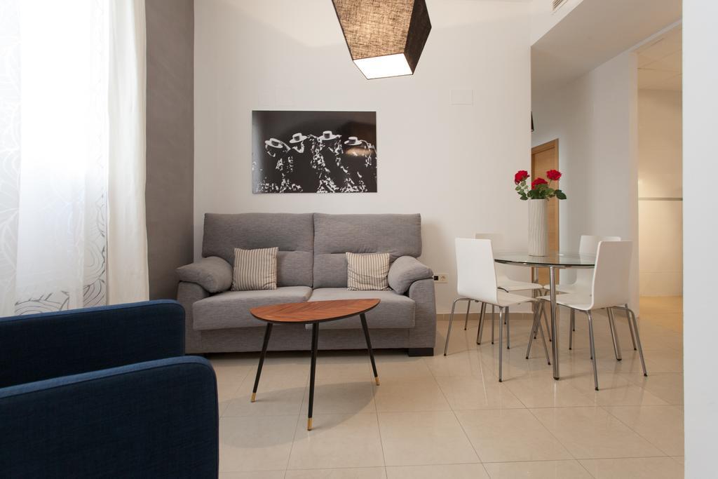 Apartamentos Diaber San Leandro Sevilla Ruang foto