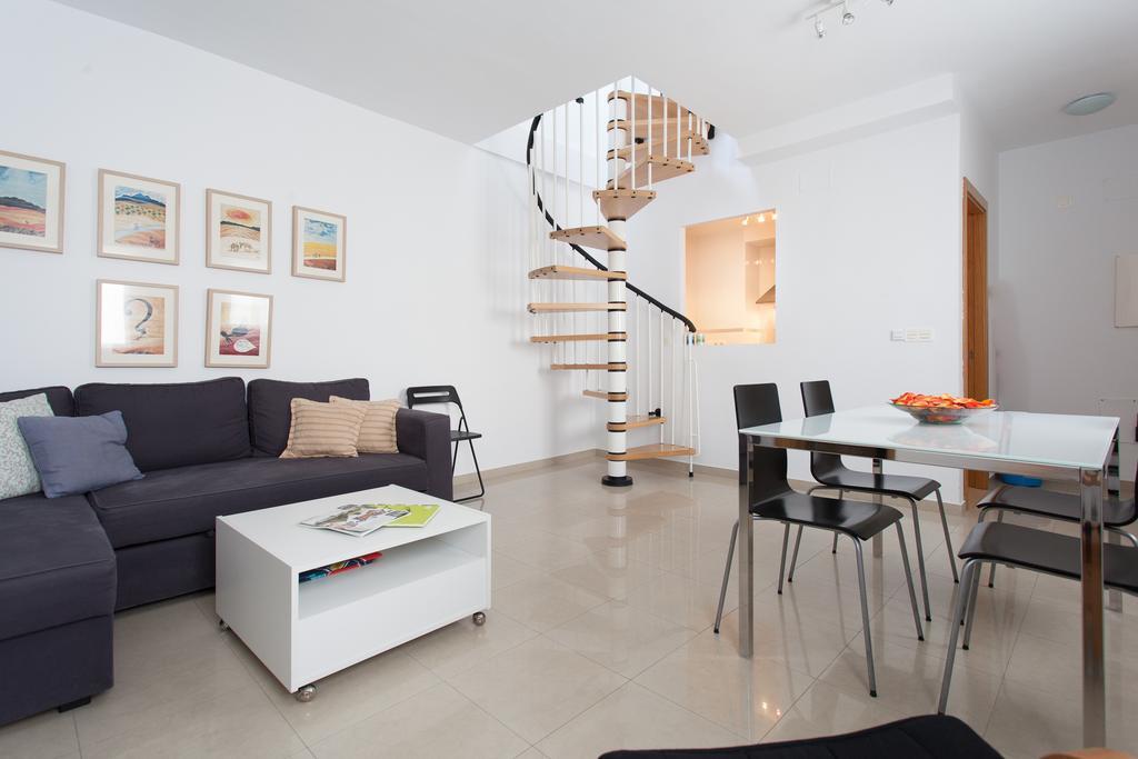 Apartamentos Diaber San Leandro Sevilla Ruang foto