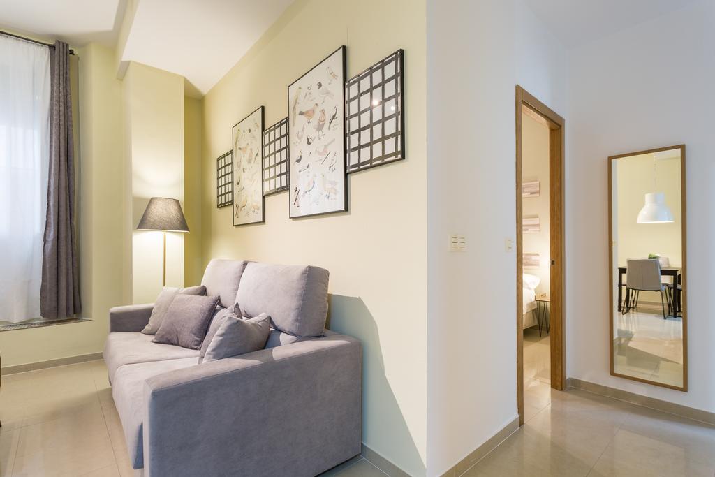 Apartamentos Diaber San Leandro Sevilla Bagian luar foto