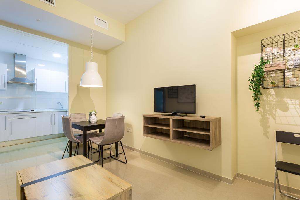 Apartamentos Diaber San Leandro Sevilla Bagian luar foto