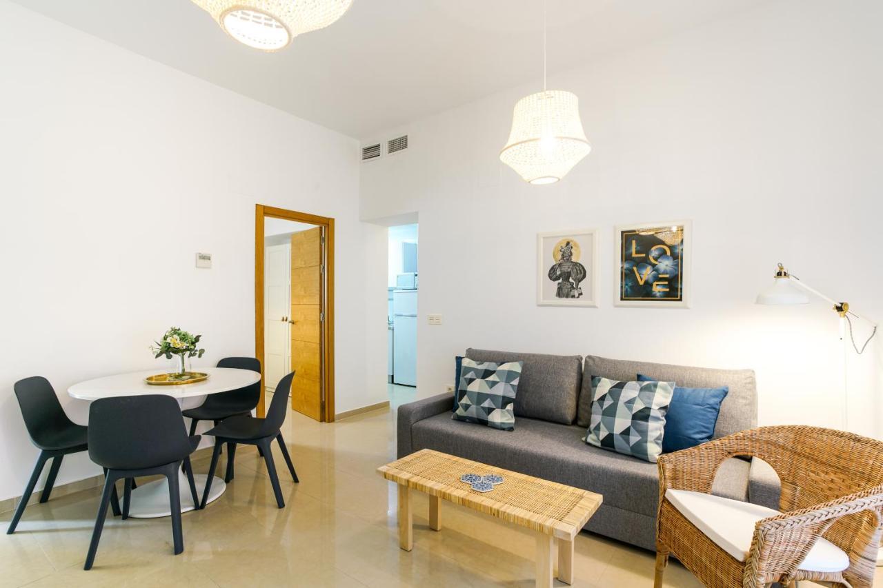 Apartamentos Diaber San Leandro Sevilla Bagian luar foto